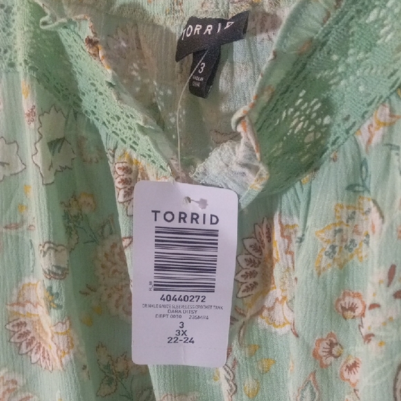 NWT Torrid Light Green Floral Camisole - Picture 3 of 6